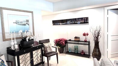 1000 South Pointe Dr in Miami Beach, FL - Building Photo - Building Photo