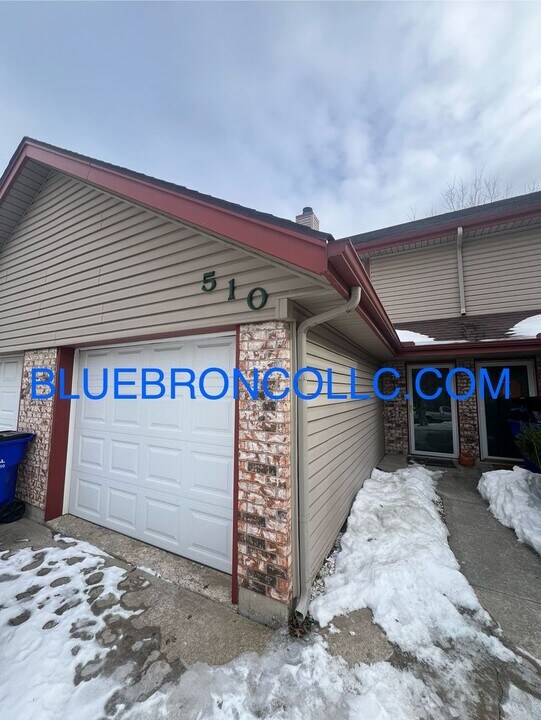 508-514 NE Churchill St in Lee's Summit, MO - Building Photo