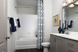 Highlands at Dearborn Apartments in Peabody, MA - Foto de edificio - Building Photo