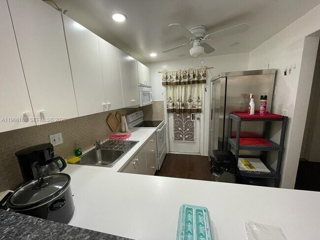 1001 Hillcrest Ct in Hollywood, FL - Building Photo - Building Photo