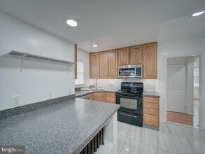 6625 Harrison Ln in Alexandria, VA - Building Photo - Building Photo