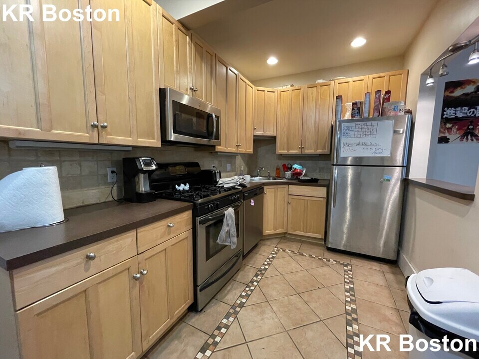 27 Saint Lukes Rd in Boston, MA - Building Photo