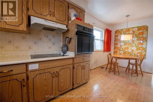 28 Esther Lorrie Dr in Toronto, ON - Building Photo - Building Photo