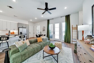 1601 Mustang Dr in Marble Falls, TX - Building Photo - Building Photo