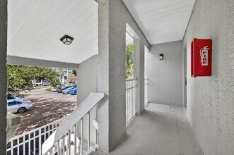 5440 S MacDill Ave in Tampa, FL - Building Photo - Building Photo