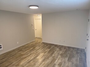 4344 NE Jarrett St-Unit -G in Portland, OR - Building Photo - Building Photo