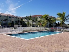 290 NW 109th Ave-Unit -216 in Miami, FL - Building Photo - Building Photo