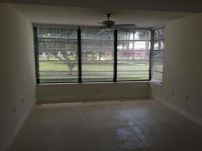 3636 Whitehall Dr-Unit -106 in West Palm Beach, FL - Building Photo - Building Photo