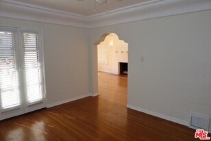 1104 N Maryland Ave in Glendale, CA - Building Photo