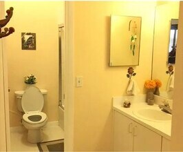 13405 SW 62nd St in Miami, FL - Foto de edificio - Building Photo