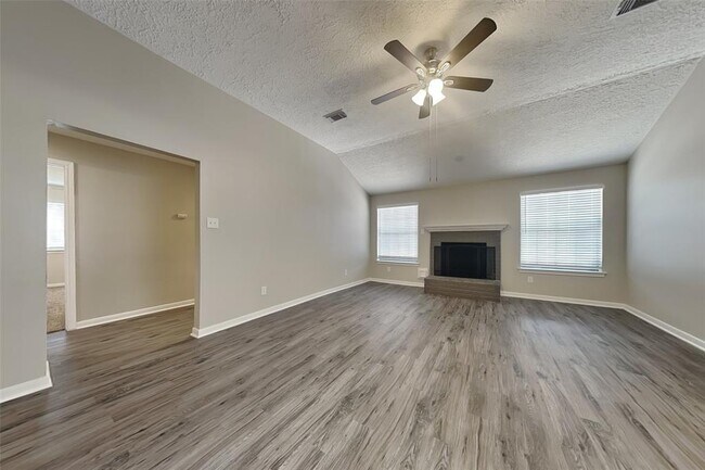 11606 Easterling Dr in Houston, TX - Building Photo - Building Photo