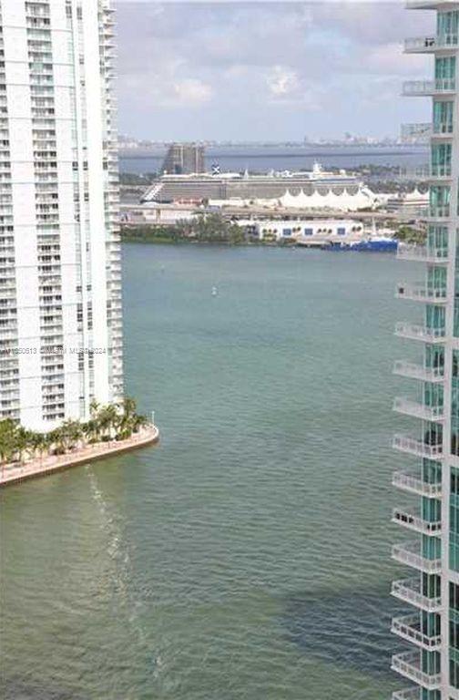 801 Brickell Key Blvd, Unit 3108 in Miami, FL - Foto de edificio - Building Photo