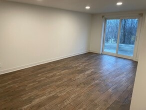 21490 Jill Ct in Brookfield, WI - Building Photo - Building Photo