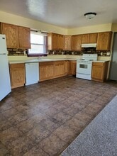 705 E 24th St in Crete, NE - Building Photo - Building Photo