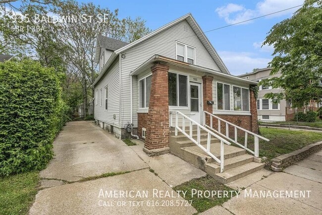 property at 935 Baldwin St SE