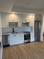 660-660 Cawston Ave in Kelowna, BC - Building Photo