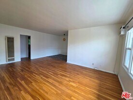 7621 Hampton Ave in West Hollywood, CA - Building Photo