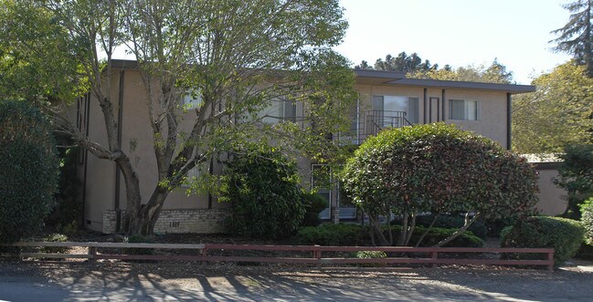 1535-1553 Crescent Ave in Castro Valley, CA - Foto de edificio - Building Photo