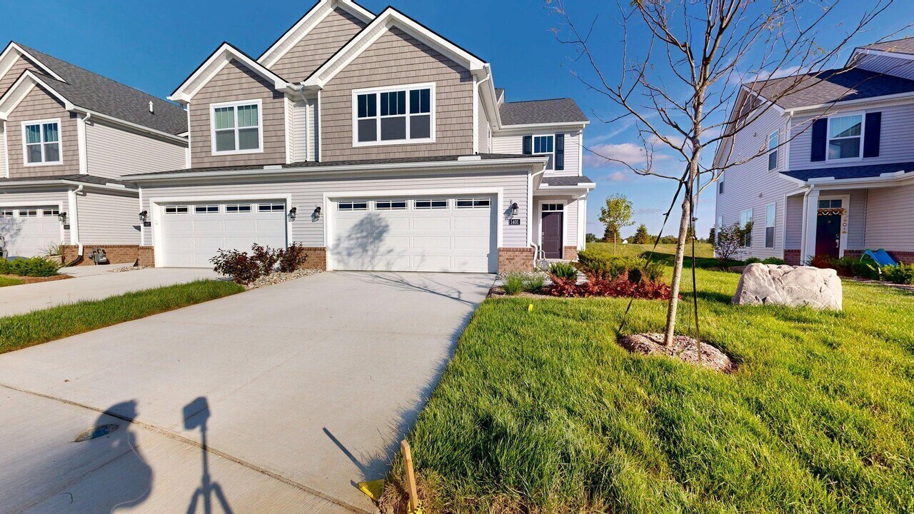 1401 Salt Springs Dr in Saline, MI - Foto de edificio