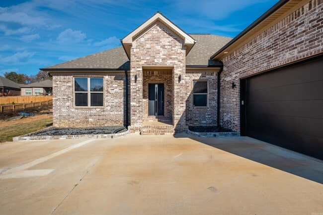 7922 Kanis Pines Dr in Little Rock, AR - Building Photo - Building Photo