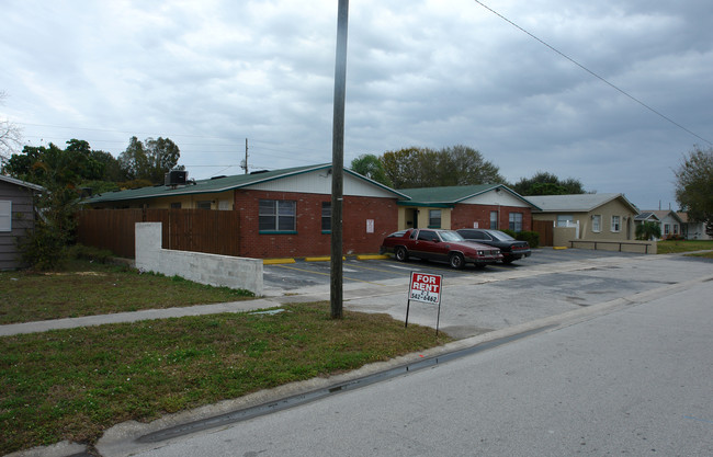 619 90th Ave N in St. Petersburg, FL - Foto de edificio - Building Photo