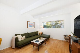 4040 Grand View Blvd, Unit 22 in Los Angeles, CA - Foto de edificio - Building Photo