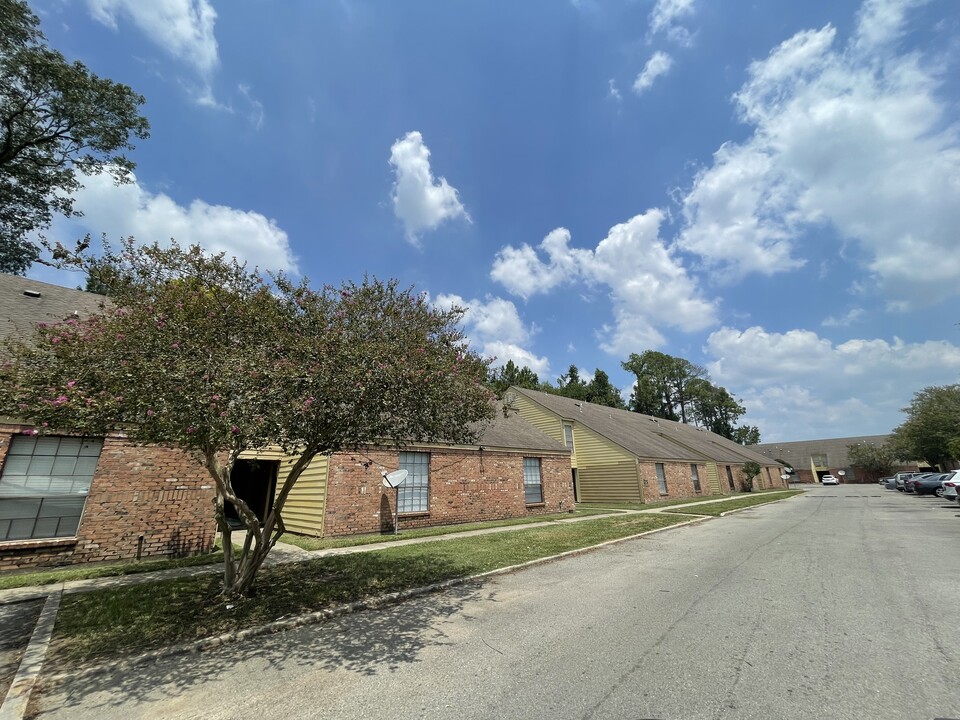 Waterside Condominiums in Baton Rouge, LA - Building Photo