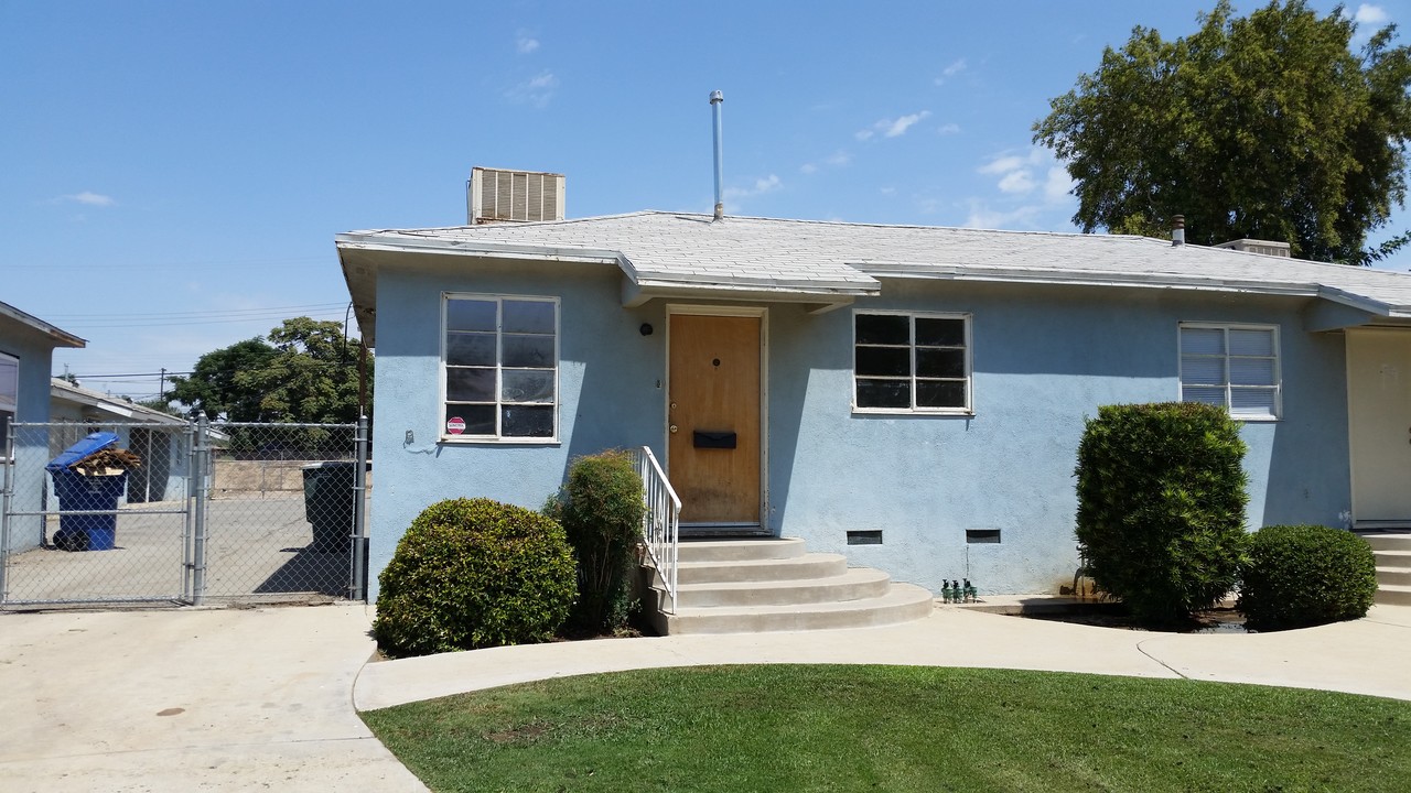 114 Warren Ave in Bakersfield, CA - Building Photo