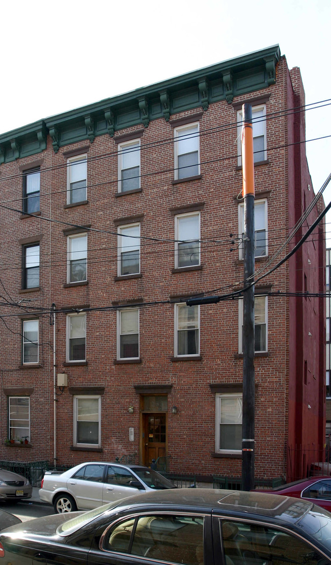 255 6th St in Hoboken, NJ - Building Photo - Building Photo