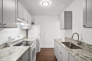 Talisman Apartments-215-177S in Hillsboro, OR - Building Photo