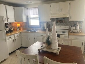 6 McNally Terrace, Unit 6 in Newport, ME - Building Photo - Building Photo
