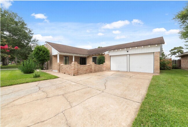 11411 Ash Creek Dr in Houston, TX - Building Photo - Building Photo