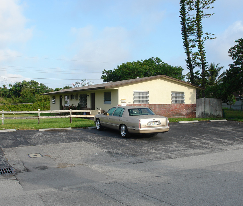 1681-1691 SW 44th Ter in Fort Lauderdale, FL - Building Photo