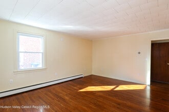 156 Lampman Ave in Port Ewen, NY - Building Photo - Building Photo