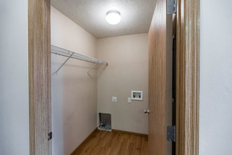 Sunset Ridge Apartment Community in Bismarck, ND - Building Photo - Building Photo