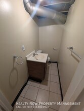 14804 Rockside Rd in Maple Heights, OH - Foto de edificio - Building Photo