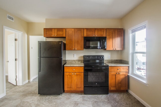 21 Wilson St, Unit 2 in Worcester, MA - Building Photo - Building Photo