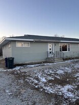 98 Spruce St in La Porte City, IA - Building Photo