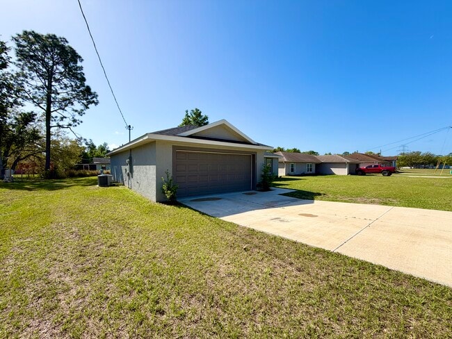 property at 5 Spring Lake Ln