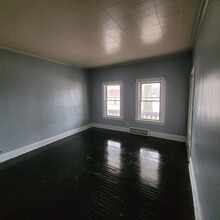 378 E 156th St in Cleveland, OH - Foto de edificio - Building Photo