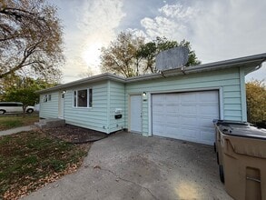 514 11th Ave NE in Minot, ND - Building Photo - Building Photo