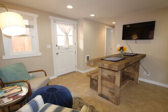 806 Bayview Dr, Unit Lower in Hermosa Beach, CA - Building Photo - Building Photo