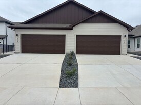 300 Nespral Dr in San Antonio, TX - Building Photo