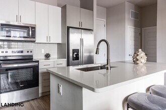 4902 Cosmos Cir, Unit 107 in Wimauma, FL - Foto de edificio - Building Photo