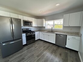2754 5th St, Unit 2754 in Hurricane, WV - Building Photo