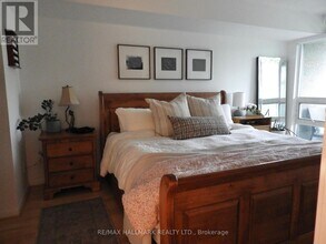 219 Fort York Blvd in Toronto, ON - Building Photo - Building Photo