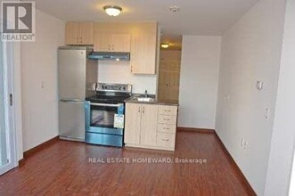 15 Maplewood Ave in Toronto, ON - Building Photo - Building Photo