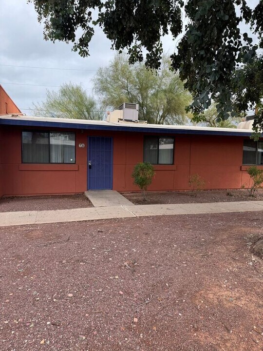 350 N Silverbell Rd-Unit -APT 76 in Tucson, AZ - Building Photo