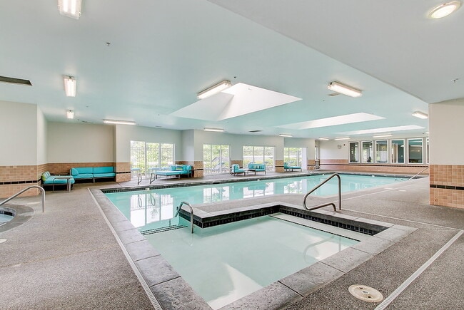 Castle Creek in Newcastle, WA - Foto de edificio - Building Photo