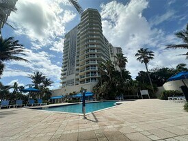 6001 N Ocean Dr in Hollywood, FL - Building Photo
